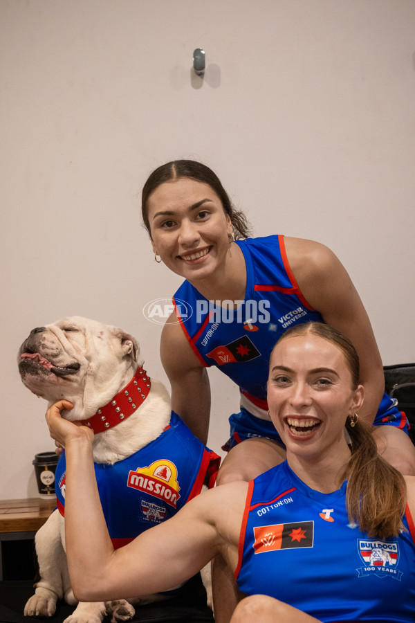 AFLW 2025 Media - Western Bulldogs Team Photo Day - A-60824157