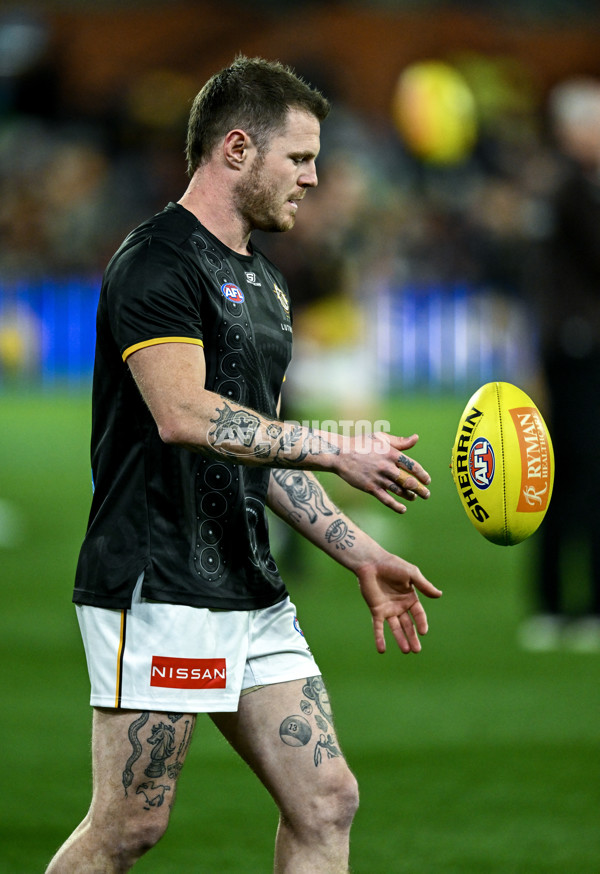 AFL 2025 Round 21 - Adelaide v Hawthorn - A-60865360