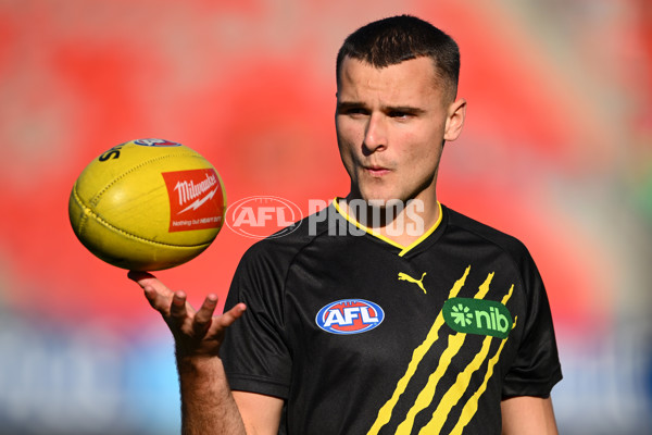 AFL 2025 Round 21 - Gold Coast v Richmond - A-60996148