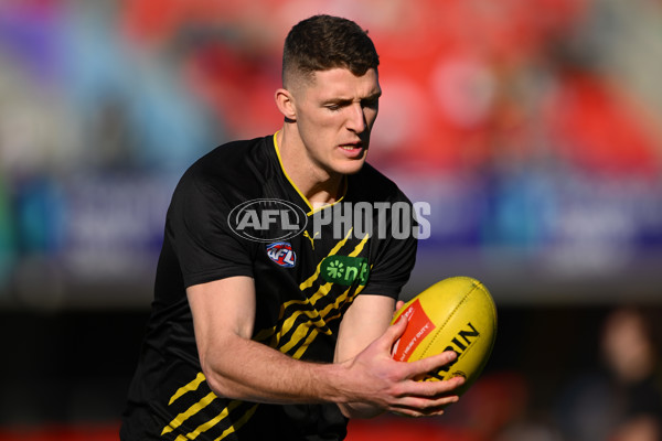AFL 2025 Round 21 - Gold Coast v Richmond - A-60996945