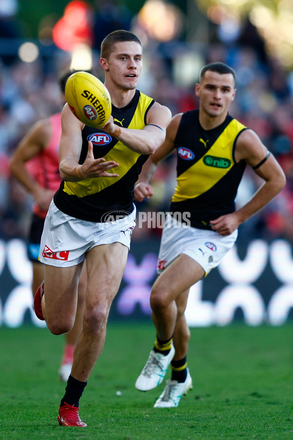 AFL 2025 Round 21 - Gold Coast v Richmond - A-60999577