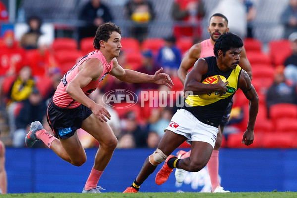 AFL 2025 Round 21 - Gold Coast v Richmond - A-60999654