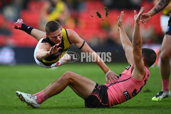 AFL 2025 Round 21 - Gold Coast v Richmond - A-61004532