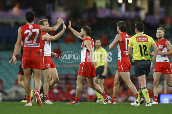 AFL 2025 Round 21 - Sydney v Essendon - A-61004543