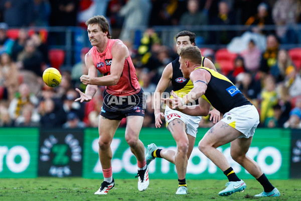 AFL 2025 Round 21 - Gold Coast v Richmond - A-61004550