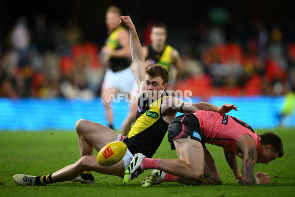 AFL 2025 Round 21 - Gold Coast v Richmond - A-61004587