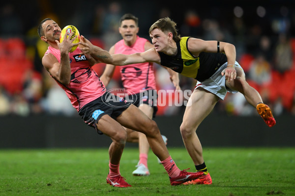 AFL 2025 Round 21 - Gold Coast v Richmond - A-61004963