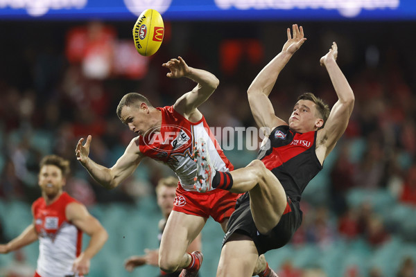 AFL 2025 Round 21 - Sydney v Essendon - A-61010090