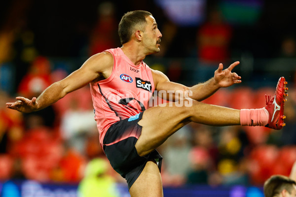 AFL 2025 Round 21 - Gold Coast v Richmond - A-61013108