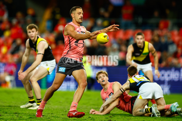 AFL 2025 Round 21 - Gold Coast v Richmond - A-61013203
