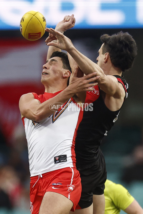 AFL 2025 Round 21 - Sydney v Essendon - A-61021100