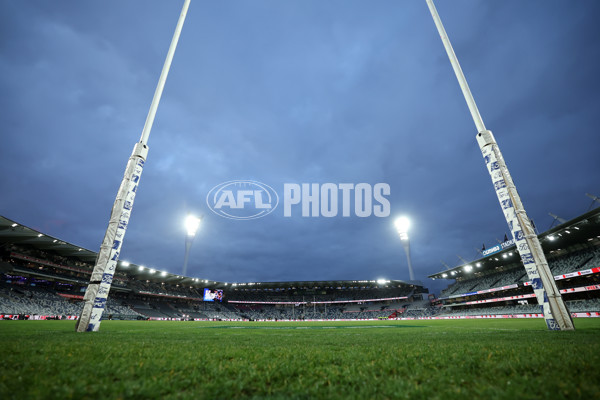 AFL 2025 Round 22 - Geelong v Essendon - A-61180175