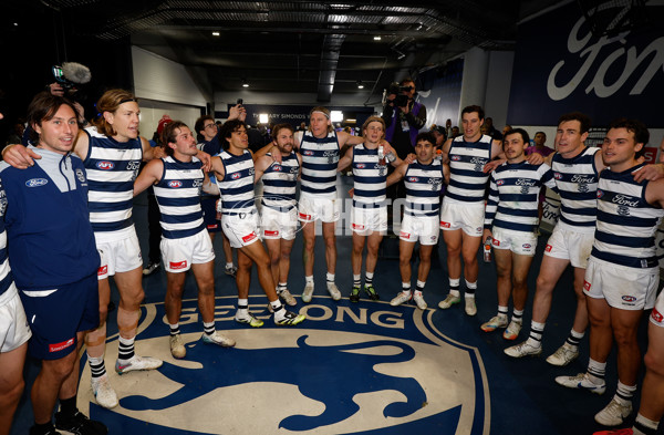 AFL 2025 Round 22 - Geelong v Essendon - A-61189292
