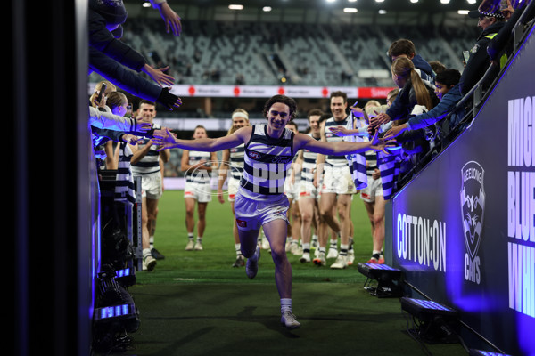 AFL 2025 Round 22 - Geelong v Essendon - A-61190351