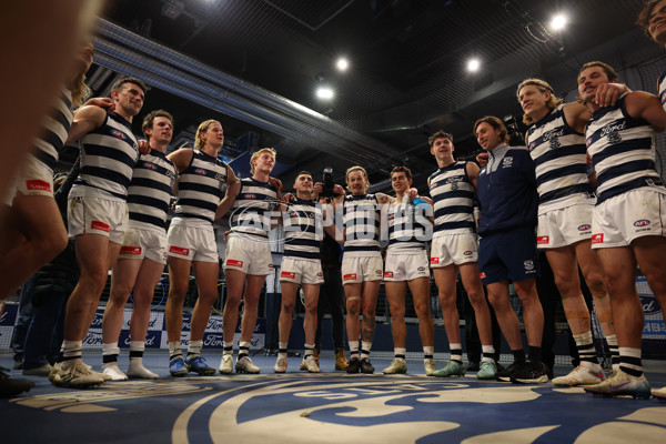 AFL 2025 Round 22 - Geelong v Essendon - A-61190353