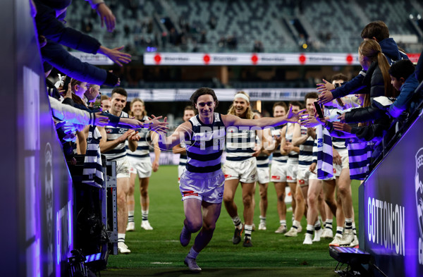 AFL 2025 Round 22 - Geelong v Essendon - A-61190357