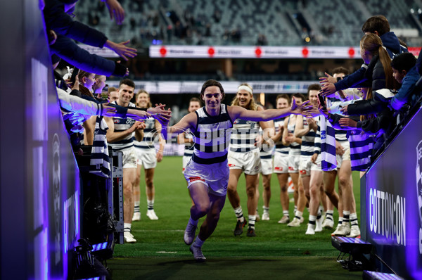 AFL 2025 Round 22 - Geelong v Essendon - A-61190359