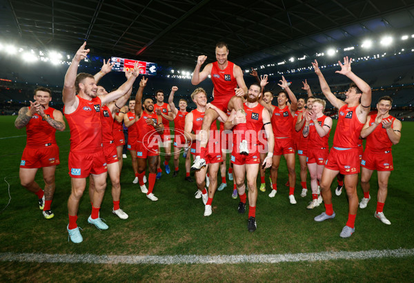 AFL 2025 Round 22 - Carlton v Gold Coast - A-61230617