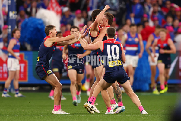 AFL 2025 Round 22 - Melbourne v Western Bulldogs - A-61281072