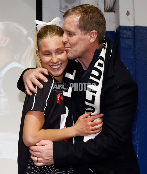 AFLW 2025 Round 01 - Carlton v Collingwood - A-61322523