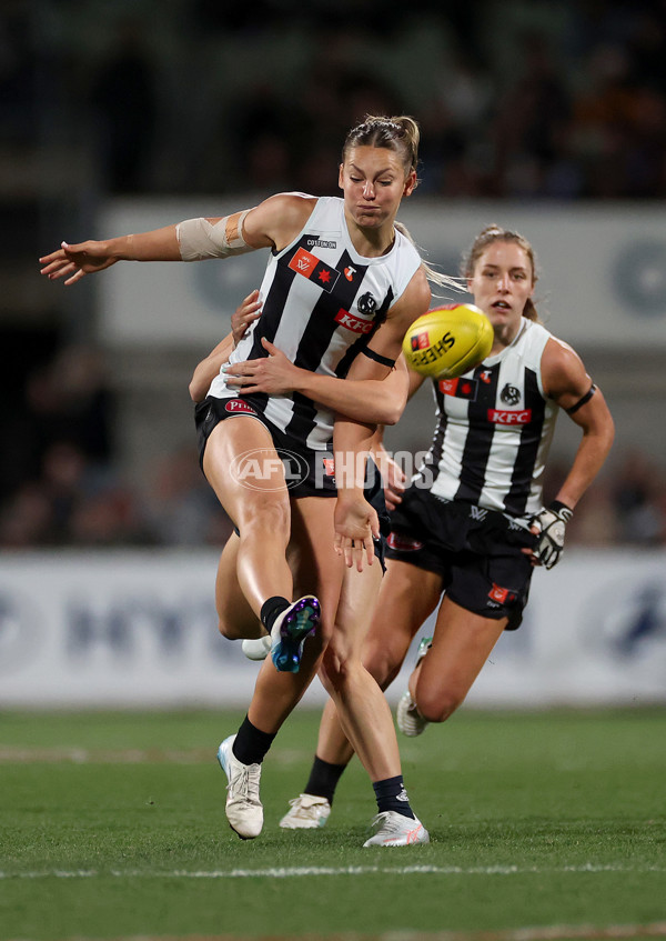 AFLW 2025 Round 01 - Carlton v Collingwood - A-61331868