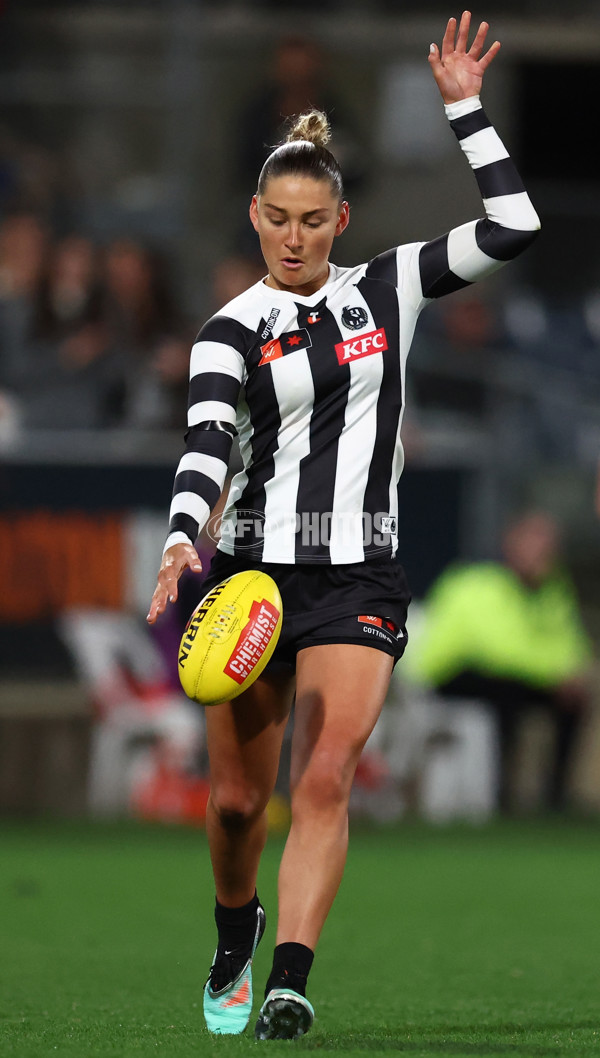 AFLW 2025 Round 01 - Carlton v Collingwood - A-61335068
