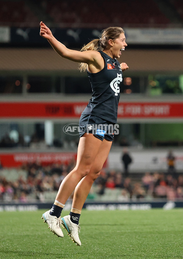 AFLW 2025 Round 01 - Carlton v Collingwood - A-61349799