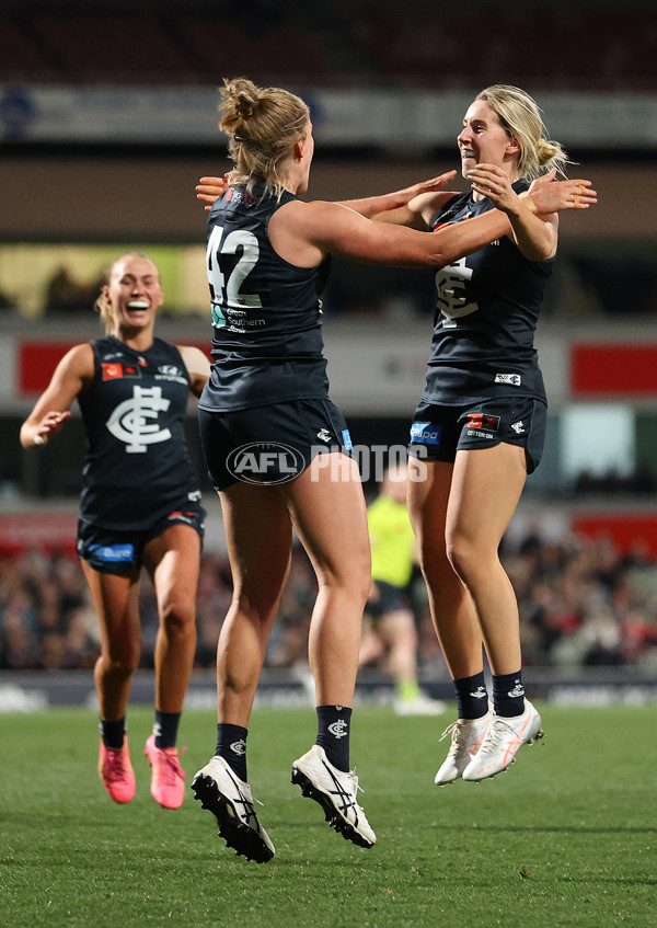 AFLW 2025 Round 01 - Carlton v Collingwood - A-61350692