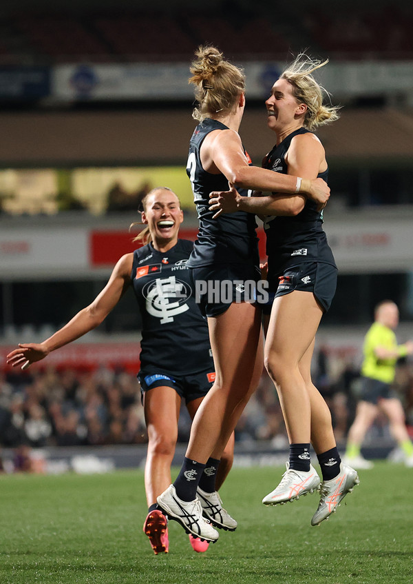 AFLW 2025 Round 01 - Carlton v Collingwood - A-61353397