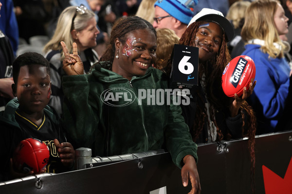 AFLW 2025 Round 01 - Carlton v Collingwood - A-61353406
