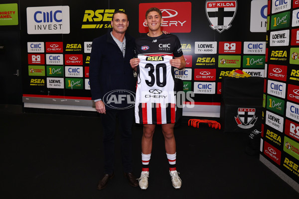 AFL 2025 Round 23 - Essendon v St Kilda - A-61368539