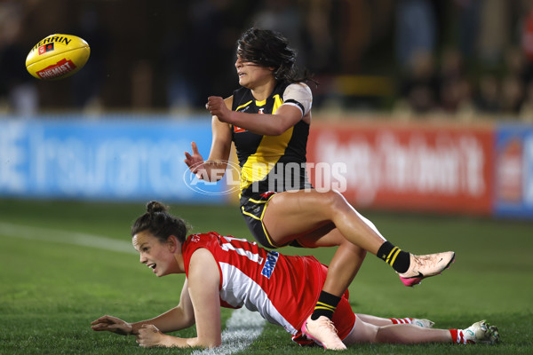 AFLW 2025 Round 01 - Sydney v Richmond - A-61369629