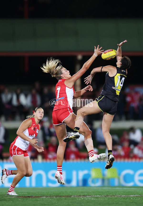 AFLW 2025 Round 01 - Sydney v Richmond - A-61369648