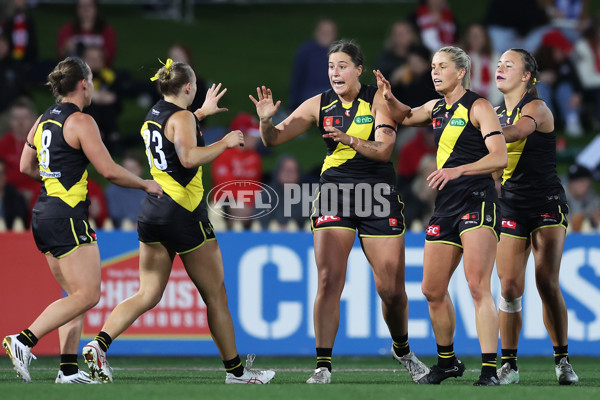 AFLW 2025 Round 01 - Sydney v Richmond - A-61369683