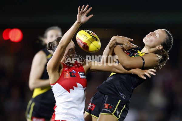 AFLW 2025 Round 01 - Sydney v Richmond - A-61369708