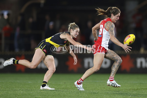 AFLW 2025 Round 01 - Sydney v Richmond - A-61369718