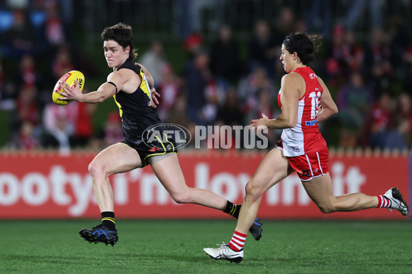 AFLW 2025 Round 01 - Sydney v Richmond - A-61369720