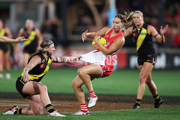 AFLW 2025 Round 01 - Sydney v Richmond - A-61371144