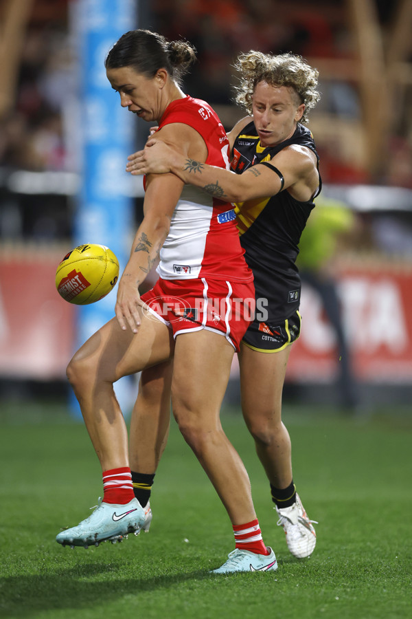 AFLW 2025 Round 01 - Sydney v Richmond - A-61371159