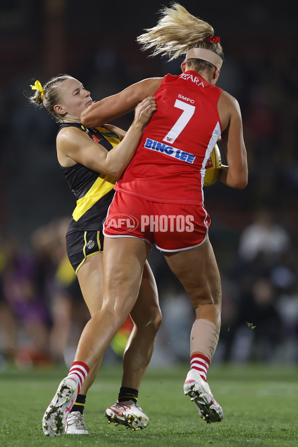 AFLW 2025 Round 01 - Sydney v Richmond - A-61371169