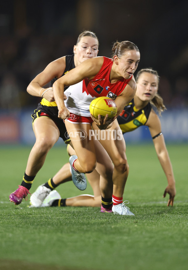 AFLW 2025 Round 01 - Sydney v Richmond - A-61371181