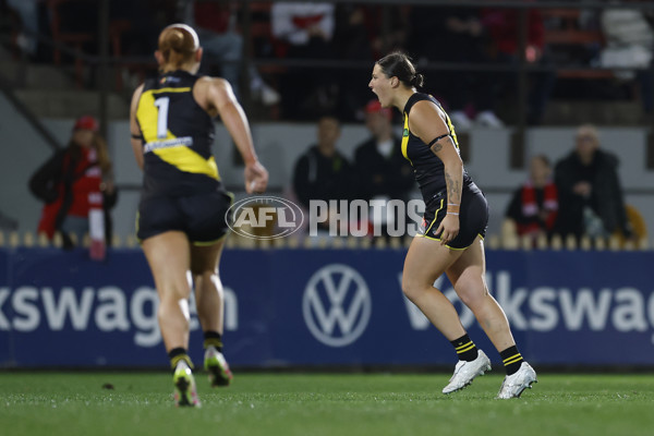 AFLW 2025 Round 01 - Sydney v Richmond - A-61371182
