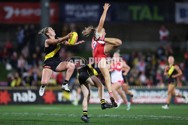 AFLW 2025 Round 01 - Sydney v Richmond - A-61371187