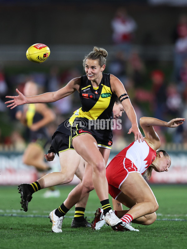 AFLW 2025 Round 01 - Sydney v Richmond - A-61371188