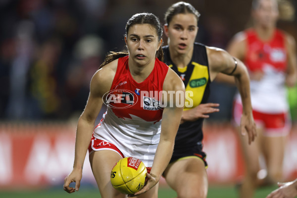 AFLW 2025 Round 01 - Sydney v Richmond - A-61371193