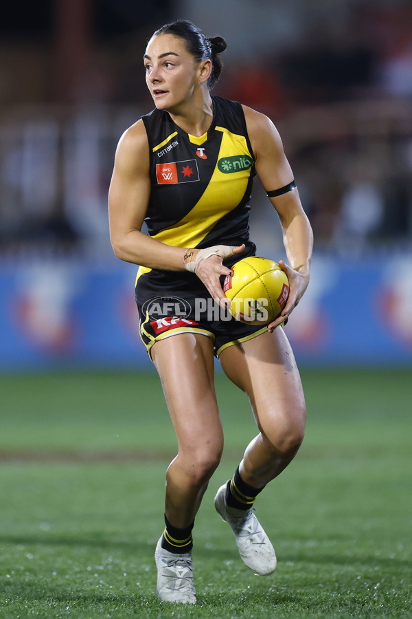 AFLW 2025 Round 01 - Sydney v Richmond - A-61371215