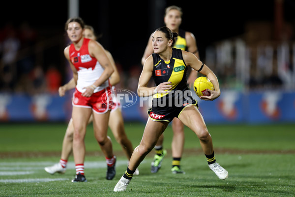 AFLW 2025 Round 01 - Sydney v Richmond - A-61371216