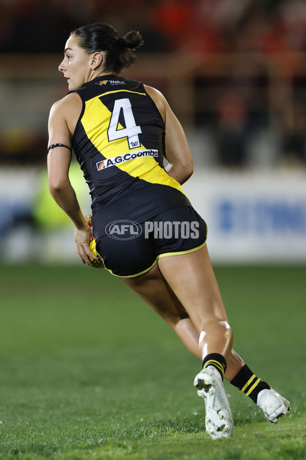 AFLW 2025 Round 01 - Sydney v Richmond - A-61371218