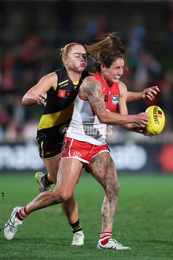 AFLW 2025 Round 01 - Sydney v Richmond - A-61371224