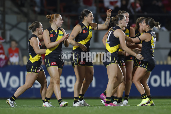 AFLW 2025 Round 01 - Sydney v Richmond - A-61372456